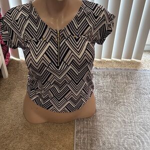 Geometric Zip Front Women's Top - Black with cream